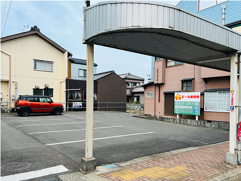 ムチ打ちでくびの痛みをもつ人